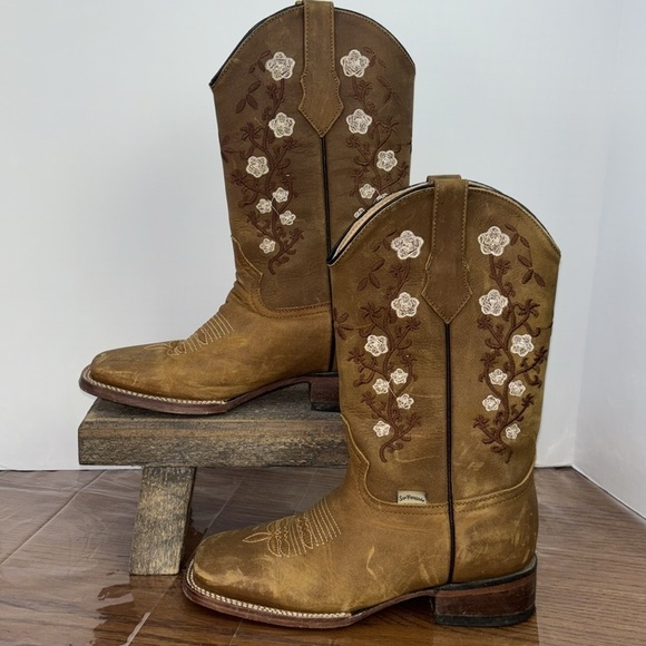 San Fernando bulldog Mirabel brown/tan colored calf boots. Size 26/9 EUC. - Picture 2 of 9